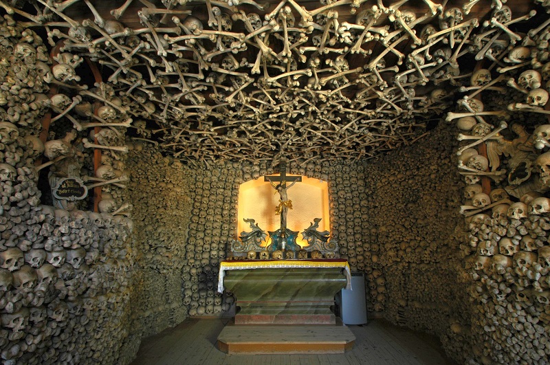 Kaplica Czaszek w Czermnej